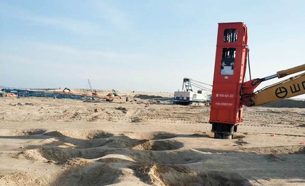 泰安恒大“夯神”高速液壓夯實(shí)機(jī)hc84助力廈門(mén)機(jī)場(chǎng)場(chǎng)地夯實(shí)