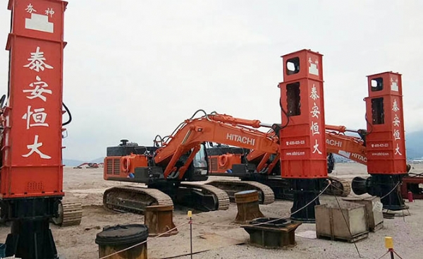 泰安恒大“夯神”高速液壓夯實(shí)機(jī)hc84助力廈門(mén)機(jī)場(chǎng)場(chǎng)地夯實(shí)